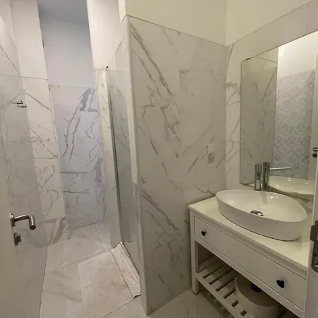 Δωμάτια σε οικογενειακή κατοικία Single With Small Balcony Lisboa
