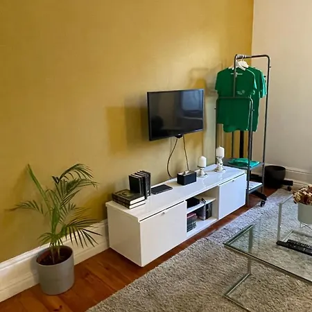 Δωμάτια σε οικογενειακή κατοικία Single With Small Balcony Lisboa